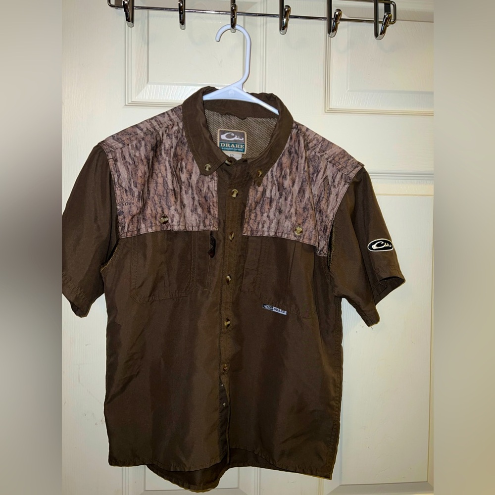 Youth Drake shirt, worn three times. Excellent condition!